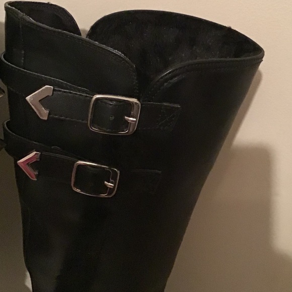 Black Heeled Boot - Picture 4 of 7